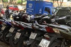 Hà Nội: Công an ra quân 3 ngày, hàng chục người bị giữ xe vì rượu bia