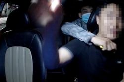 Clip lái xe taxi ở Lào Cai bị cứa cổ, cướp tài sản trong đêm