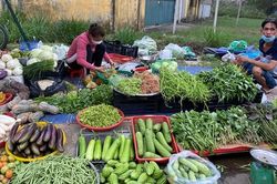 Giá thực phẩm 'bủa vây' người nghèo