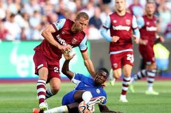 Vòng 2 Ngoại hạng Anh 2023/2024: Tân binh của Chelsea 'tấu hài' trong ngày ra mắt
