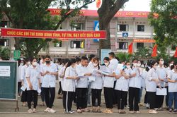 Bắc Giang tuyệt đối không để xảy ra tình trạng lạm thu
