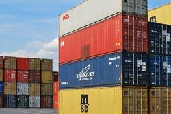 Vì sao các container vận chuyển hàng hóa lại có nhiều màu sắc khác nhau?