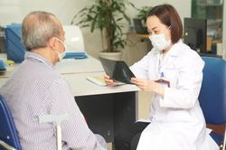 Những lưu ý khi người cao tuổi bị sốt xuất huyết