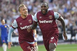 Phung phí cơ hội, Chelsea thua sốc trước West Ham
