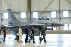 Hai nước NATO cam kết cung cấp máy bay F-16 cho Ukraine
