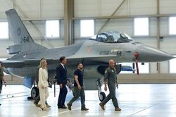 Hà Lan và Đan Mạch cam kết chuyển giao F-16 sang Ukraine