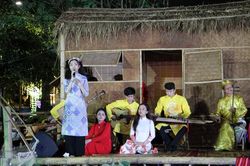 Lần đầu tiên tổ chức Liên hoan Đờn ca tài tử thiếu nhi Giải 'Cánh sen hồng'