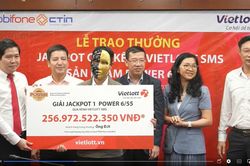 NSƯT Chí Trung: 'Nếu trúng Vietlott vẫn chọn đeo mặt nạ'