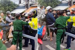 Nhóm đi mô tô 'khủng' chạy ngược chiều vào phà Cát Lái, xảy ra xô xát với người dân