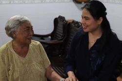 Chủ tịch Hội LHPN Việt Nam thăm, tặng quà Mẹ Việt Nam anh hùng và gia đình chính sách tại Sóc Trăng