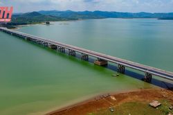 Mãn nhãn với cầu vượt hồ dài nhất cao tốc Bắc - Nam đoạn QL45 - Nghi Sơn