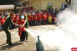 Trải nghiệm 'Một ngày làm lính cứu hỏa'
