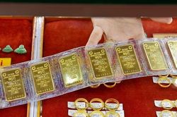 Giá vàng nhẫn và vàng miếng SJC diễn biến ngược chiều