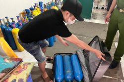 Hà Nội: Phát hiện kho khí cười trong ngõ sâu ở đường Đê La Thành