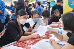 Ngành Luật của trường đại học nào có điểm chuẩn cao nhất?