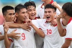 HLV Trần Công Minh: 'Bóng đá Việt Nam có nhiều cơ hội phát triển'