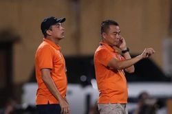 Lý do thực sự khiến tân HLV CAHN FC phải làm 'khán giả' trận tranh vô địch V-League dù vừa được bổ nhiệm