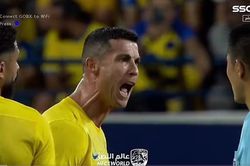 Ronaldo lại 'mất điểm' khi hét vào mặt trọng tài, đẩy fan muốn chụp hình cùng anh