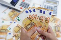 Tỷ giá ngày 23/8: Tỷ giá USD, euro và bảng Anh đều tăng