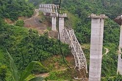 17 công nhân thiệt mạng trong vụ sập cầu ở Ấn Độ