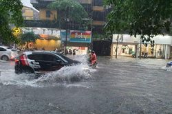 Từ nay đến 10 ngày đầu tháng 9, Bắc Bộ và Trung Bộ sẽ có nhiều đợt mưa to