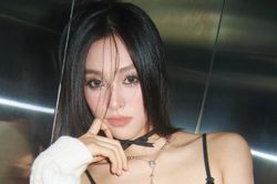 Hoa hậu 'đẹp ngàn năm có một' tung bộ ảnh quyến rũ, khẳng định nhan sắc 'đỉnh chóp'