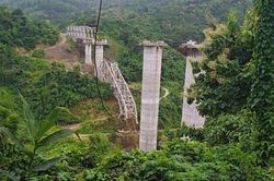 Ấn Độ: Sập cầu đường sắt đang xây dựng, 17 công nhân thiệt mạng