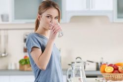 Chị em đừng dại bỏ qua 5 kiểu uống nước giúp giảm mỡ bụng, gầy nhanh này