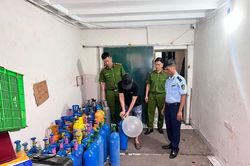 Triệt phá kho hàng kinh doanh trái phép khí N2O