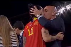 Chức vô địch của nữ Tây Ban Nha bị ảnh hưởng vì một nụ hôn vô duyên của Luis Rubiales