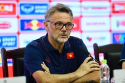 HLV Philippe Trousier muốn trao cơ hội cho tất cả các cầu thủ