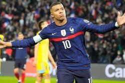 HLV Deschamps 'luôn triệu tập Mbappe' bất kể tình hình tại PSG