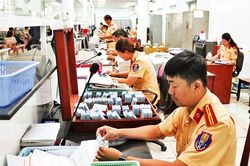 Làm thủ tục thu hồi giấy đăng ký xe và biển số xe ở đâu?