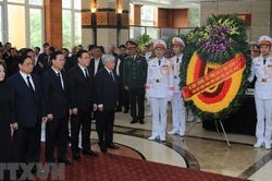Lãnh đạo Đảng, Nhà nước viếng Phó Thủ tướng Chính phủ Lê Văn Thành