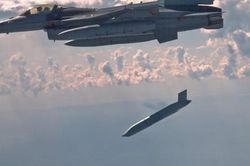 Tạp chí Forbes: Ukraine muốn Mỹ chuyển giao tên lửa hành trình JASSM để sử dụng cho tiêm kích F-16