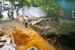 Khởi tố chủ thầu xây dựng trong vụ sập bờ kè gây chết người ở Quảng Ninh