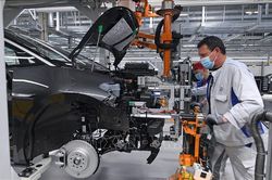 Volkswagen 'bắt tay' với các nhà sản xuất để đảm bảo nguồn cung chip