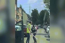 Cảnh sát Anh và người vi phạm giao thông 'tỉ thí' giữa đường