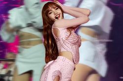 Lisa khoe body hết nước chấm, fan than thở vì trang phục quá ngắn