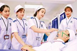 Điểm xét tuyển ngành y trên cả nước: Đa số giảm