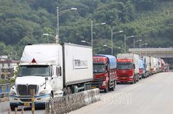 Kim ngạch xuất - nhập khẩu qua các cửa khẩu Lào Cai đạt 832 triệu USD