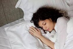 Vì sao người xưa dặn 'ngủ chân không để hướng Tây, đầu không quay hướng Đông'