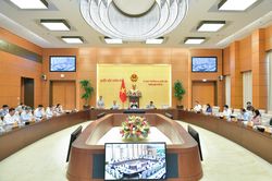 Đại biểu Quốc hội hoạt động chuyên trách sẽ thảo luận chín dự án Luật
