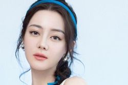 Nhan sắc hút hồn của Địch Lệ Nhiệt Ba