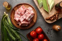 Giá heo hơi hôm nay 25/8: Giá heo hơi nối đà giảm, thấp nhất 56.000 đồng/kg
