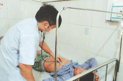 Hà Tĩnh: 8 người bị ngộ độc nghi do ăn tiết canh bê