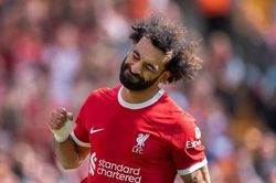 Ngôi sao Salah từ chối 'núi tiền' của Saudi Arabia để ở lại Liverpool