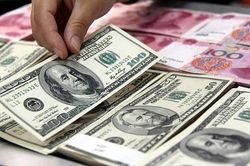 Tỷ giá ngoại tệ hôm nay 25/8: Đồng USD trong nước tăng 'phi mã'