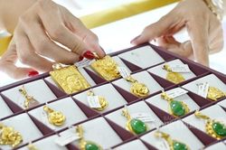 Giá vàng tiếp tục đà tăng mạnh; Giá USD tiếp tục phi mã cùng thế giới