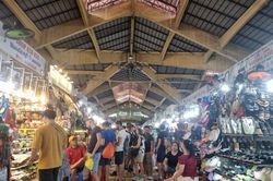 Từ vụ 3 đôi vớ bị hét giá 700.000 đồng, nghĩ về cách làm du lịch